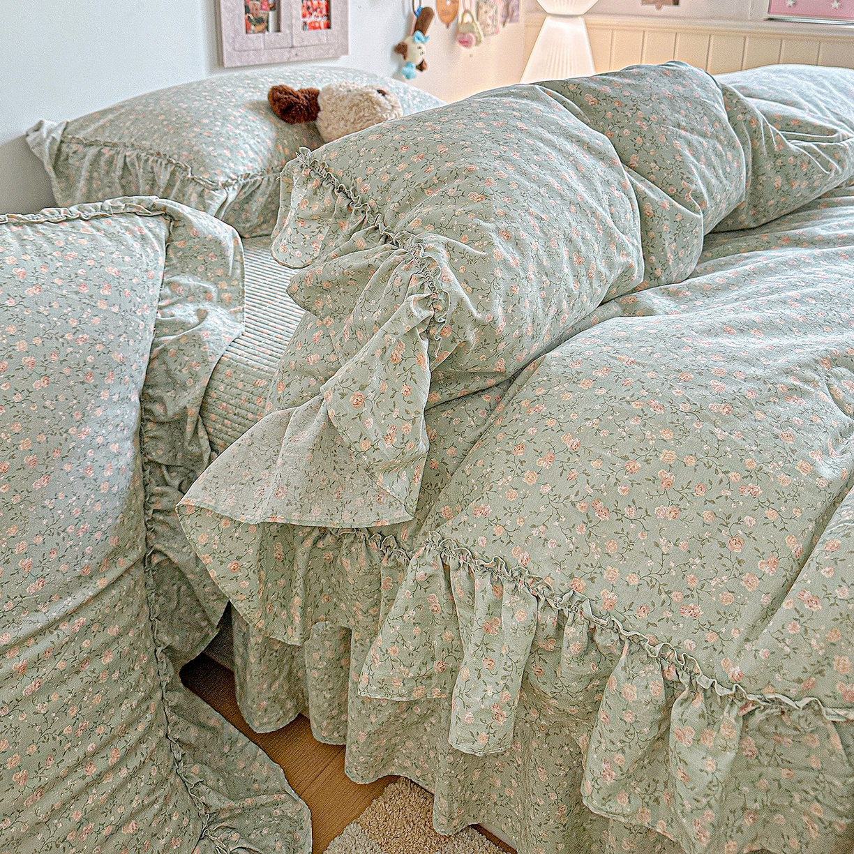 91家纺网 家纺一手货源 找家纺 家维家纺 2026新款（常年不断货）A类全棉夹棉韩系大花边高温砂洗床盖四件套【提供买家秀】 绿芜汀