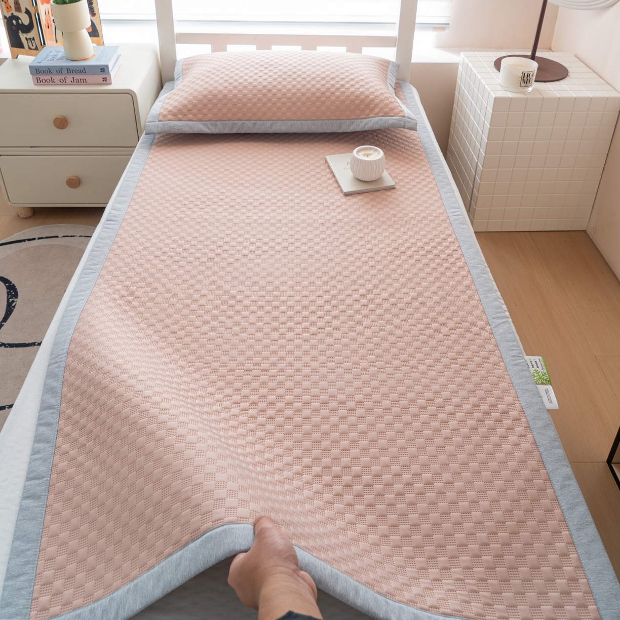 91家纺网 家纺一手货源 找家纺 凌云家纺 2026新款锦纶凉感冰丝席三件套冰格空气席可机洗学生席 冰格空气席-裸粉