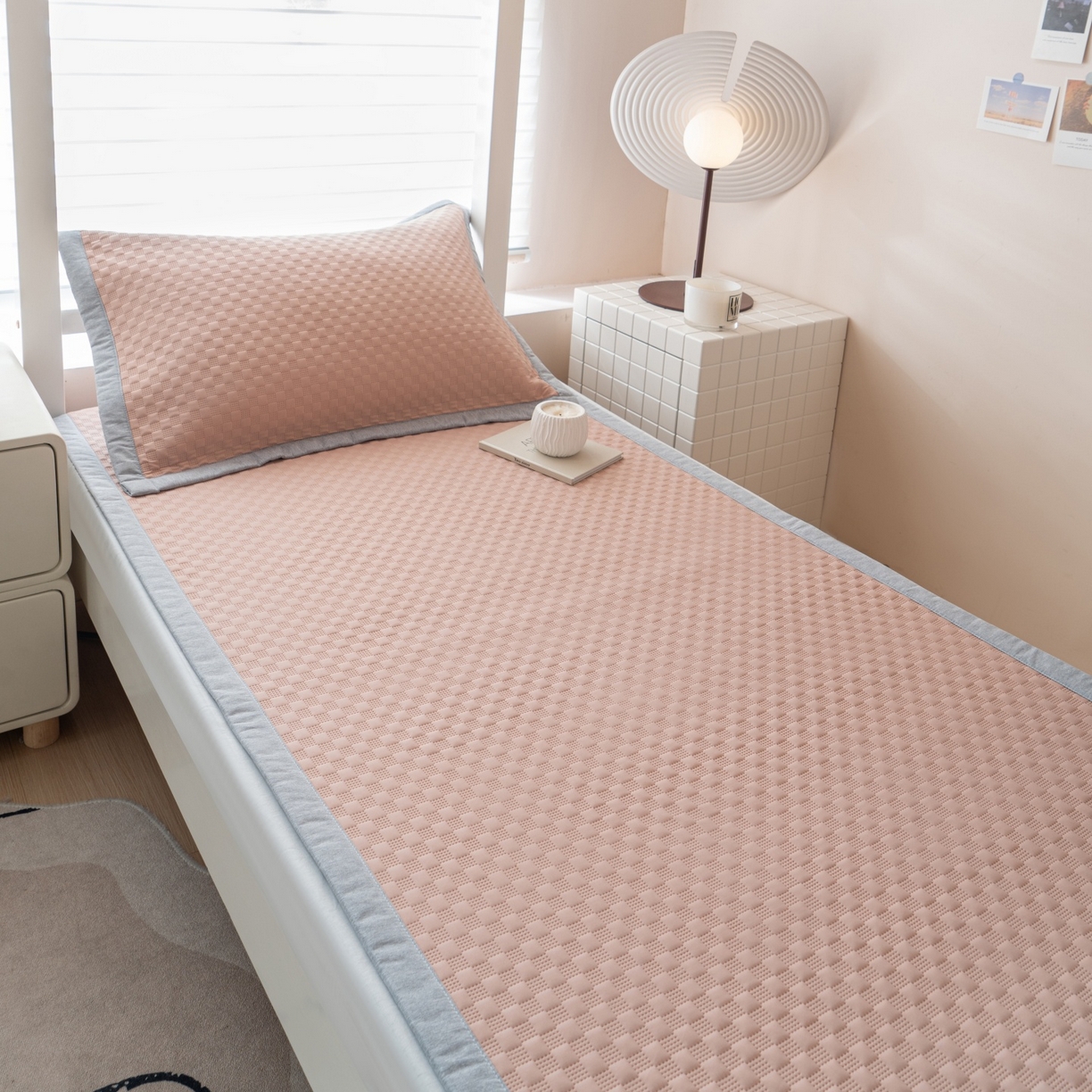 91家纺网 家纺一手货源 找家纺 凌云家纺 2026新款锦纶凉感冰丝席三件套冰格空气席可机洗学生席 冰格空气席-裸粉