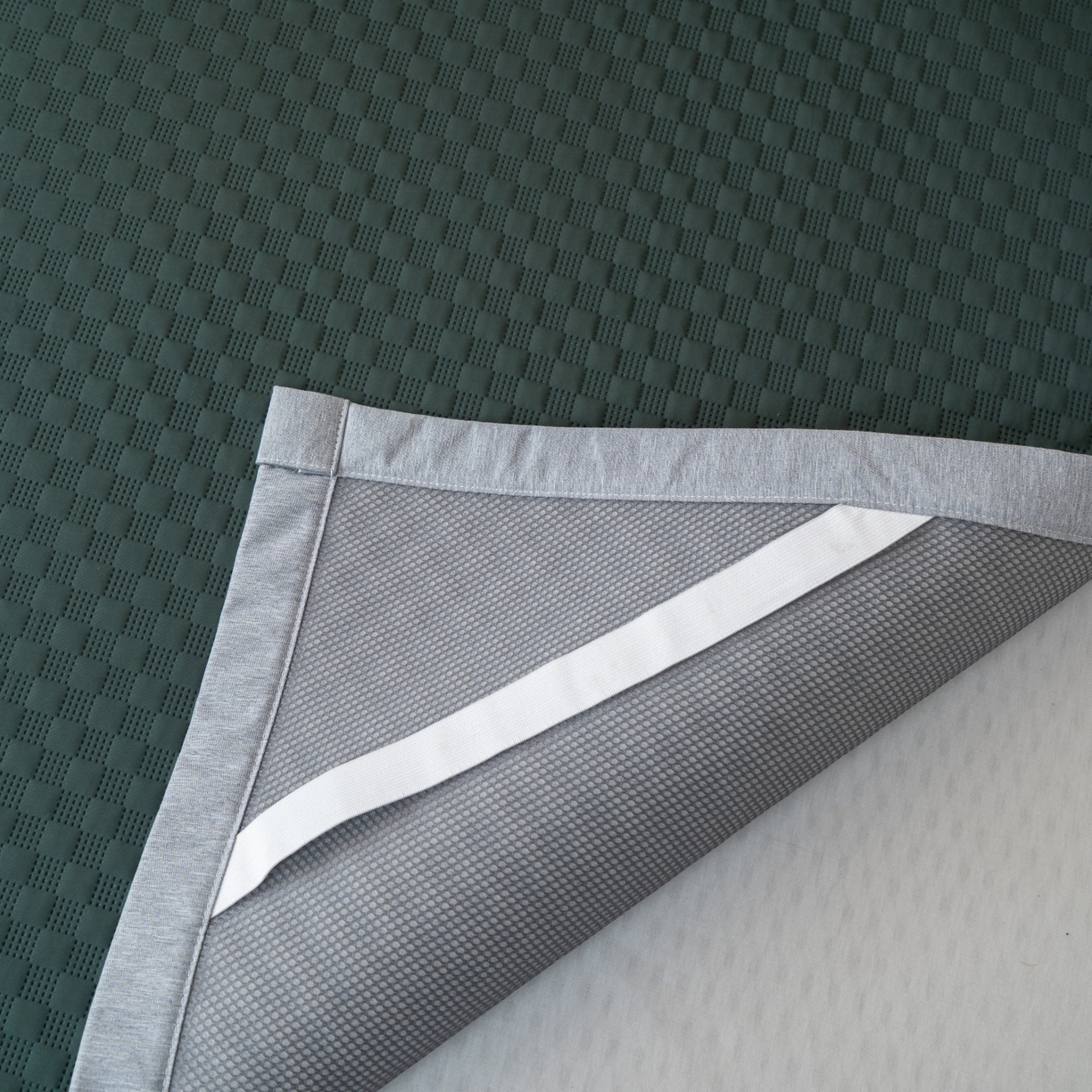 91家纺网 家纺一手货源 找家纺 凌云家纺 2026新款锦纶凉感冰丝席三件套冰格空气席可机洗学生席 冰格空气席-墨绿