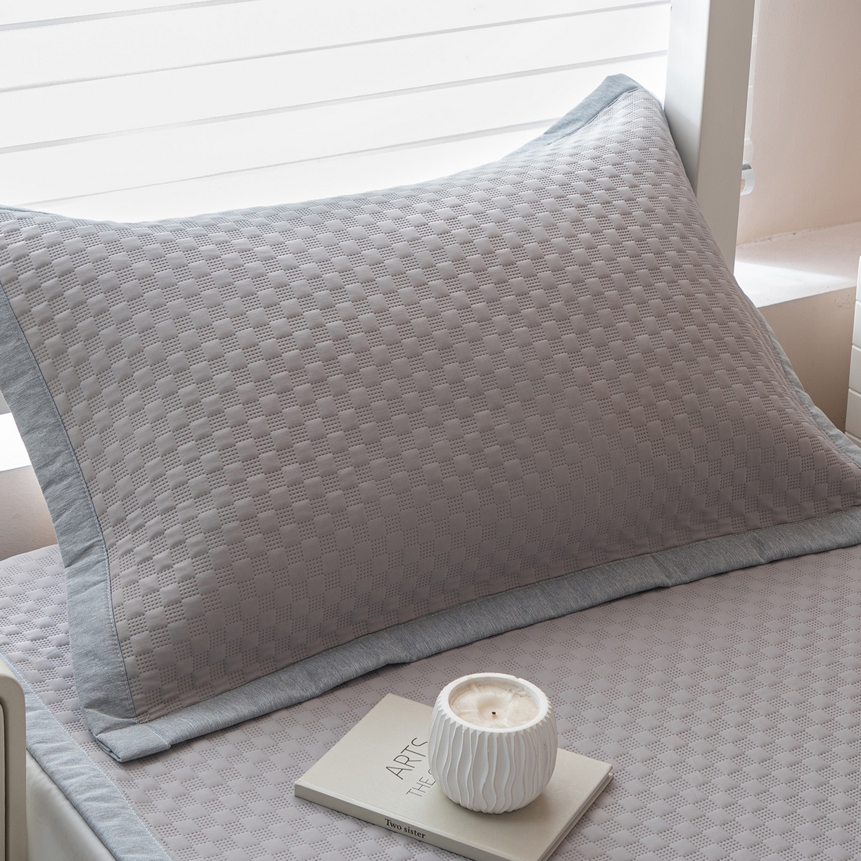 91家纺网 家纺一手货源 找家纺 凌云家纺 2026新款锦纶凉感冰丝席三件套冰格空气席可机洗学生席 冰格空气席-浅灰