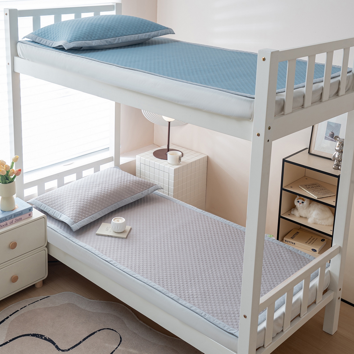 91家纺网 家纺一手货源 找家纺 凌云家纺 2026新款锦纶凉感冰丝席三件套冰格空气席可机洗学生席 冰格空气席-浅灰