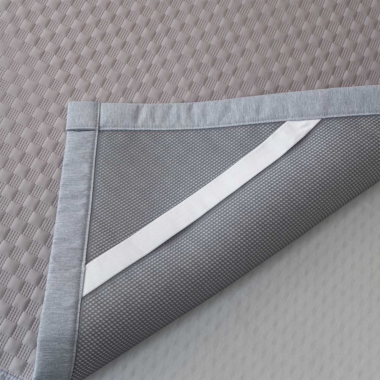 91家纺网 家纺一手货源 找家纺 凌云家纺 2026新款锦纶凉感冰丝席三件套冰格空气席可机洗学生席 冰格空气席-浅灰