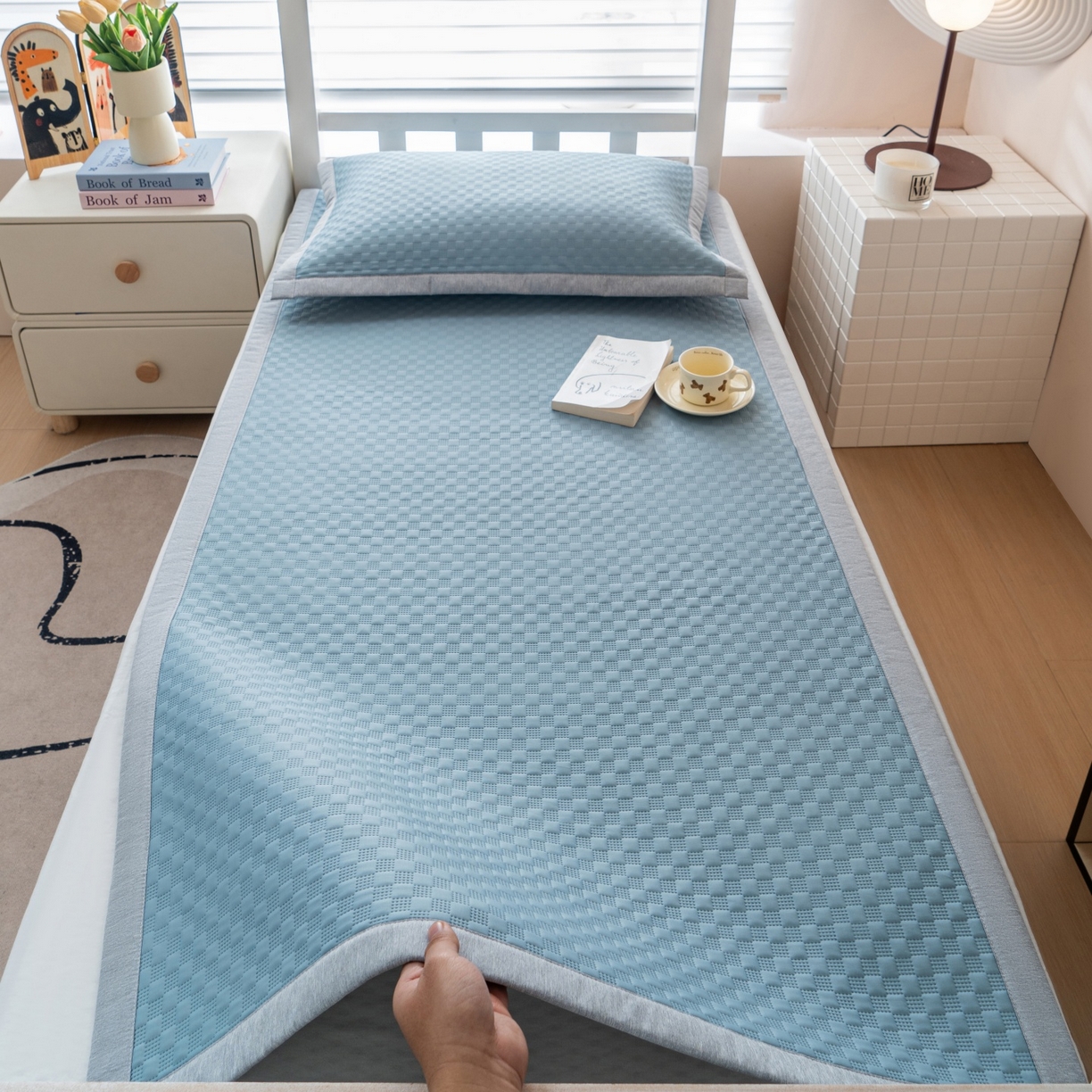 91家纺网 家纺一手货源 找家纺 凌云家纺 2026新款锦纶凉感冰丝席三件套冰格空气席可机洗学生席 冰格空气席-雅蓝