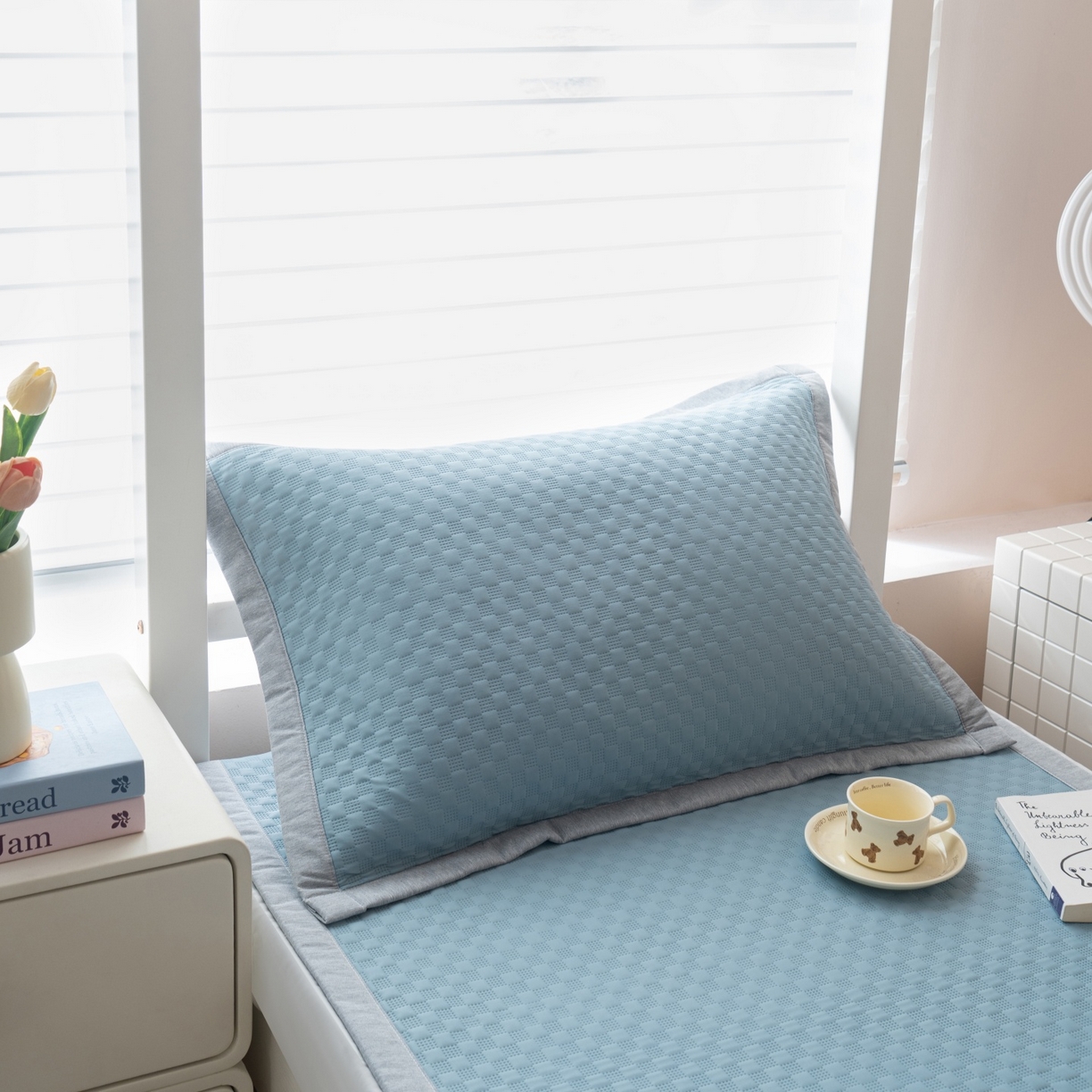 91家纺网 家纺一手货源 找家纺 凌云家纺 2026新款锦纶凉感冰丝席三件套冰格空气席可机洗学生席 冰格空气席-雅蓝