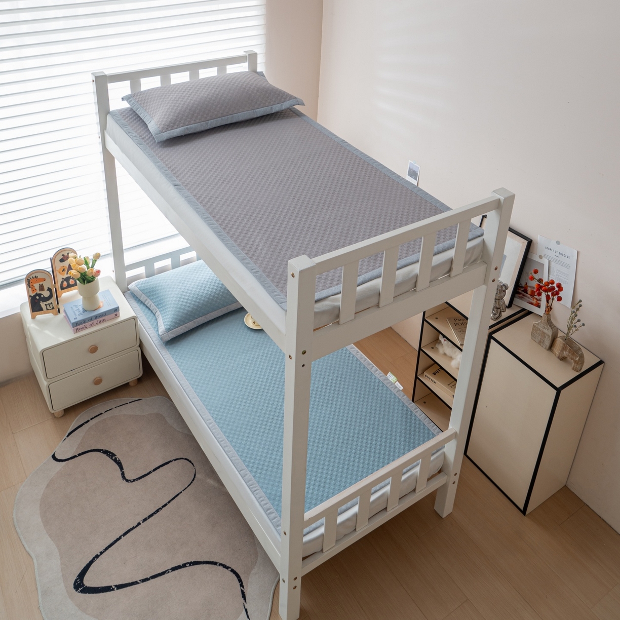 91家纺网 家纺一手货源 找家纺 凌云家纺 2026新款锦纶凉感冰丝席三件套冰格空气席可机洗学生席 冰格空气席-雅蓝