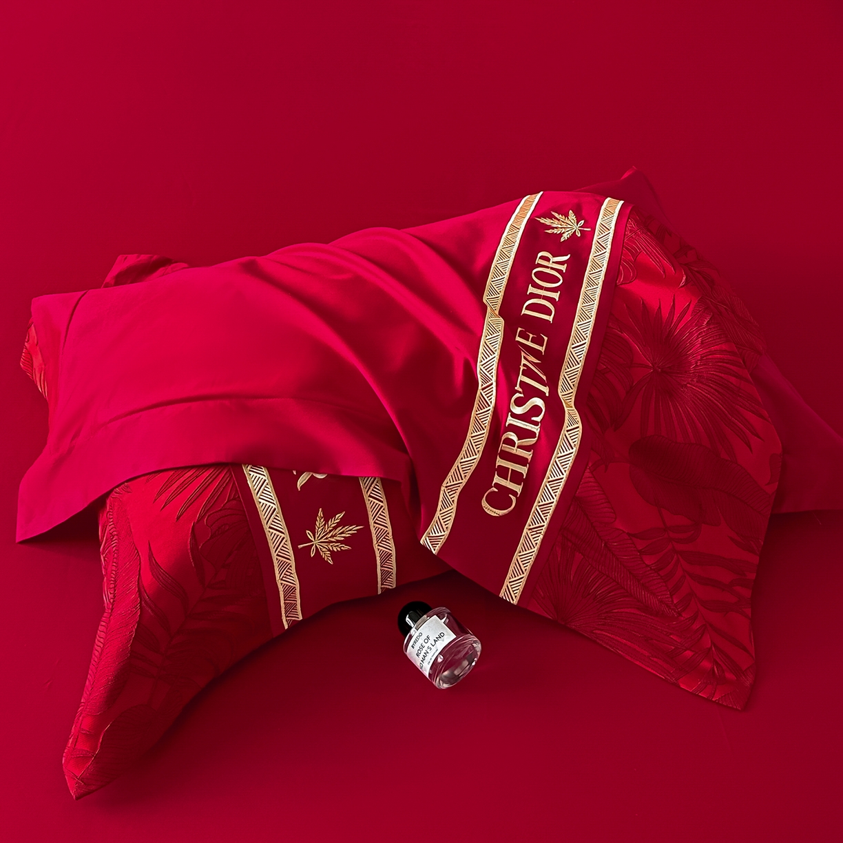 91家纺网 家纺一手货源 找家纺 置顶家纺 2026新款羽枫亲肤提花刺绣四件套 羽枫-大红