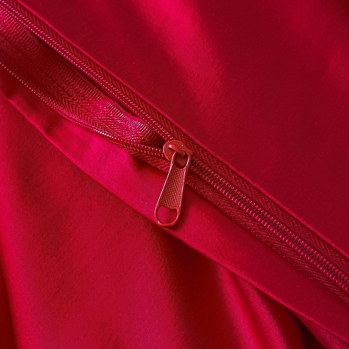 91家纺网 家纺一手货源 找家纺 置顶家纺 2026新款羽枫亲肤提花刺绣四件套 羽枫-大红