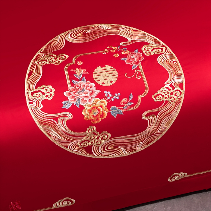 91家纺网 家纺一手货源 找家纺 博之洋婚庆 2026新款新中式亲肤棉婚庆大红刺绣系列四件套 花田喜事