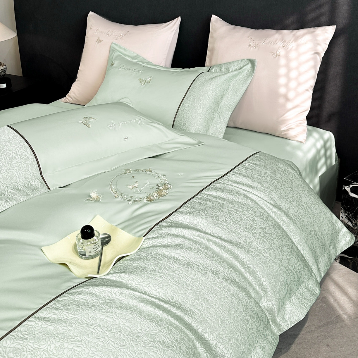 91家纺网 家纺一手货源 找家纺 （总）七七家纺 2026新款浮雕亲肤棉刺绣四件套-迪拉系列