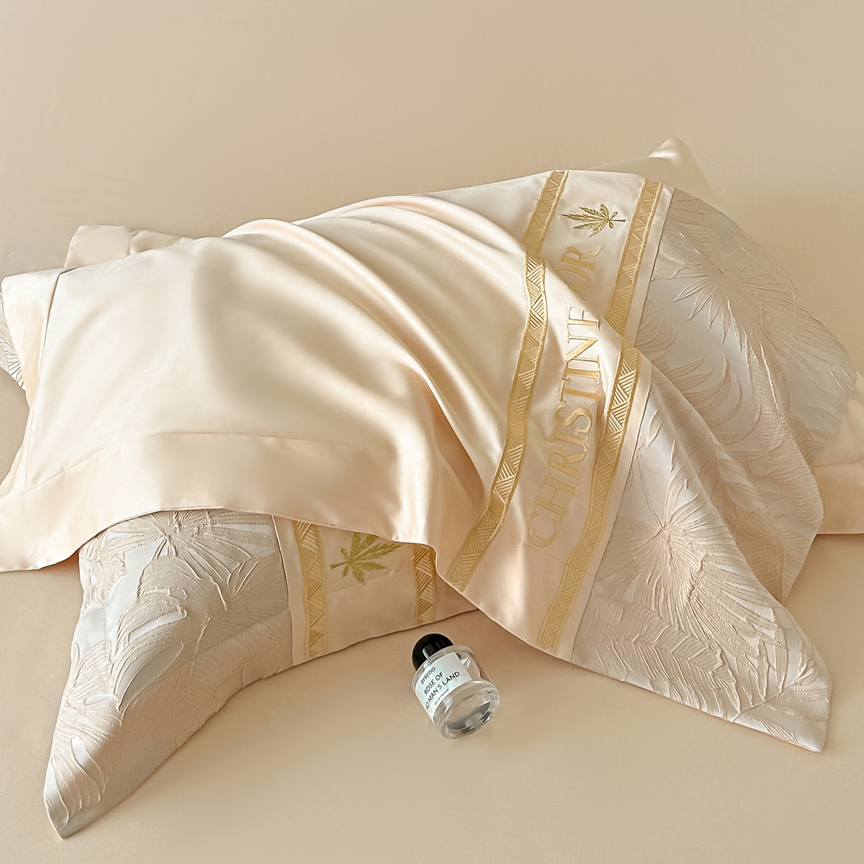 91家纺网 家纺一手货源 找家纺 置顶家纺 2026新款羽枫亲肤提花刺绣四件套 羽枫-浅香槟