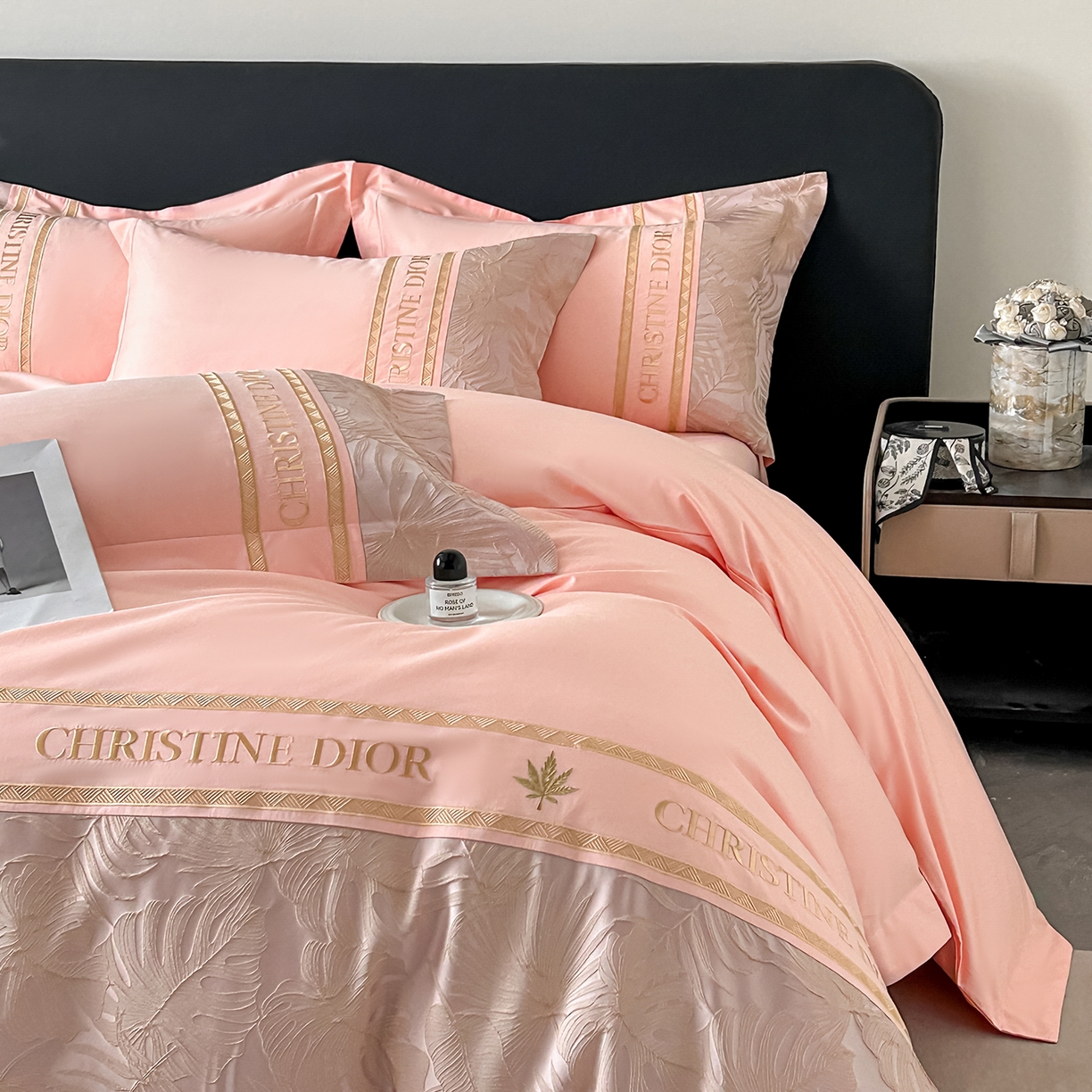 91家纺网 家纺一手货源 找家纺 置顶家纺 2026新款羽枫亲肤提花刺绣四件套 羽枫-玉粉