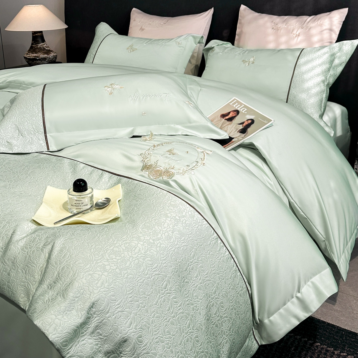 91家纺网 家纺一手货源 找家纺 七七家纺 2026新款浮雕亲肤棉刺绣四件套-迪拉系列 迪拉-嫩绿