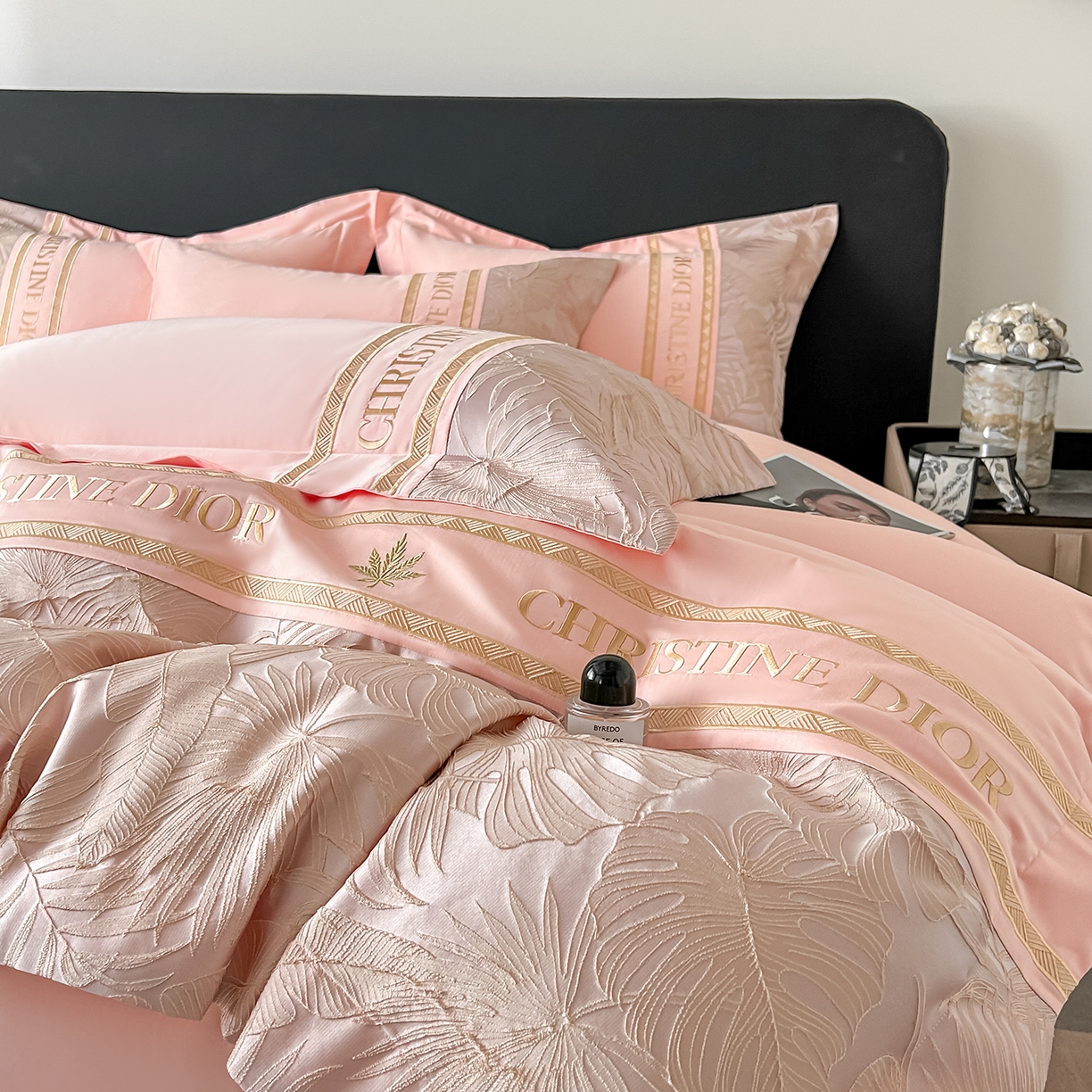 91家纺网 家纺一手货源 找家纺 置顶家纺 2026新款羽枫亲肤提花刺绣四件套 羽枫-玉粉