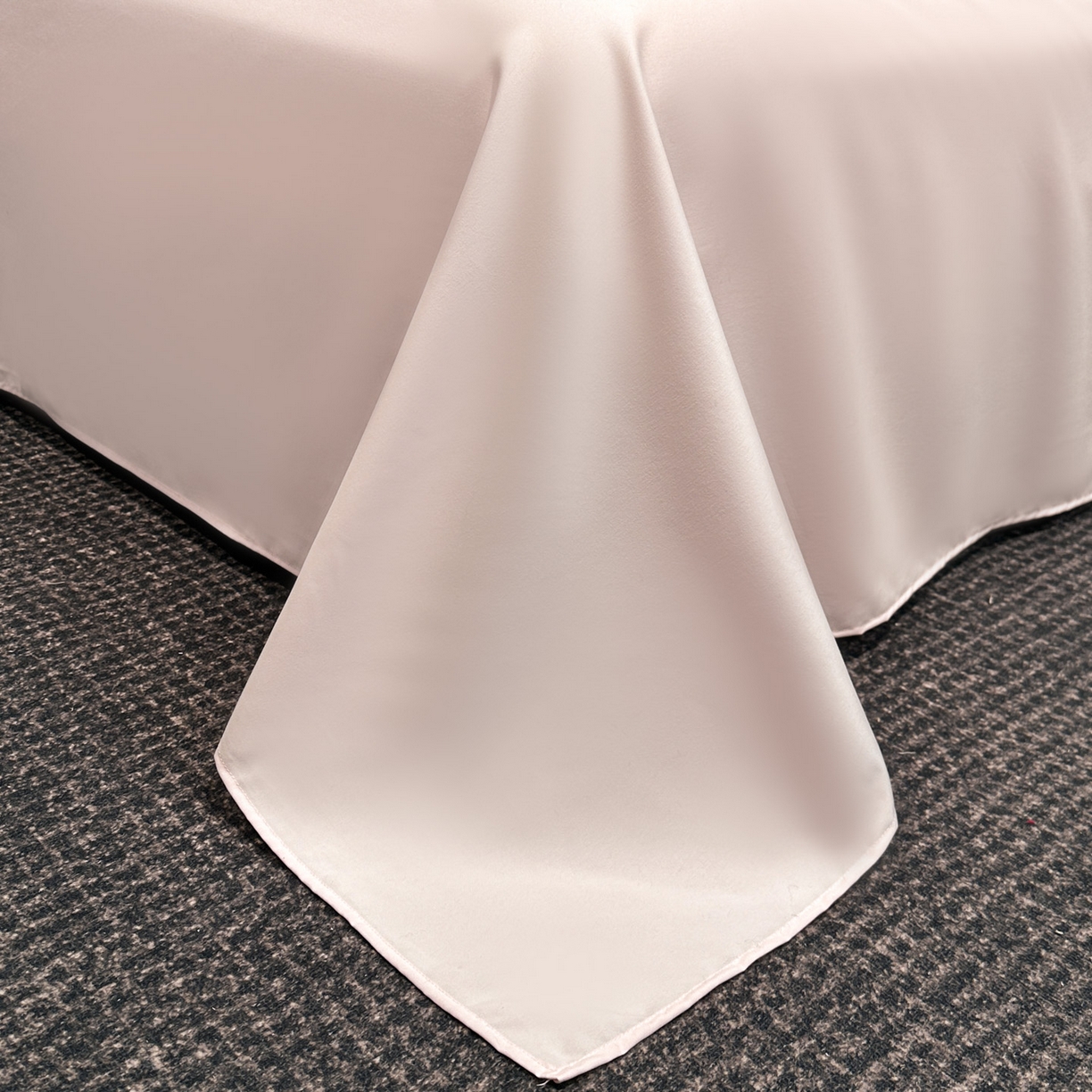 91家纺网 家纺一手货源 找家纺 七七家纺 2026新款浮雕亲肤棉刺绣四件套-迪拉系列 迪拉-浅粉