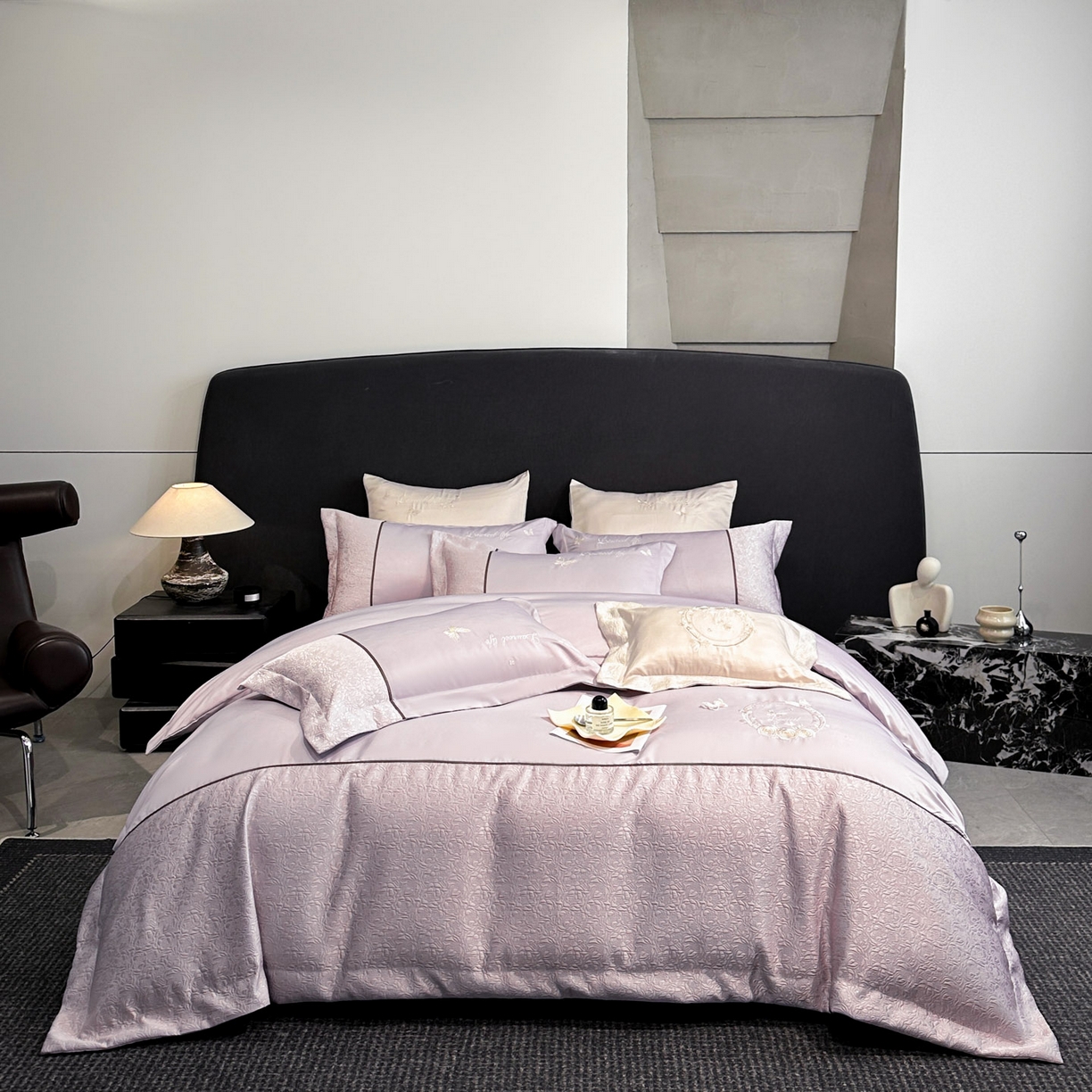 91家纺网 家纺一手货源 找家纺 七七家纺 2026新款浮雕亲肤棉刺绣四件套-迪拉系列 迪拉-浅紫