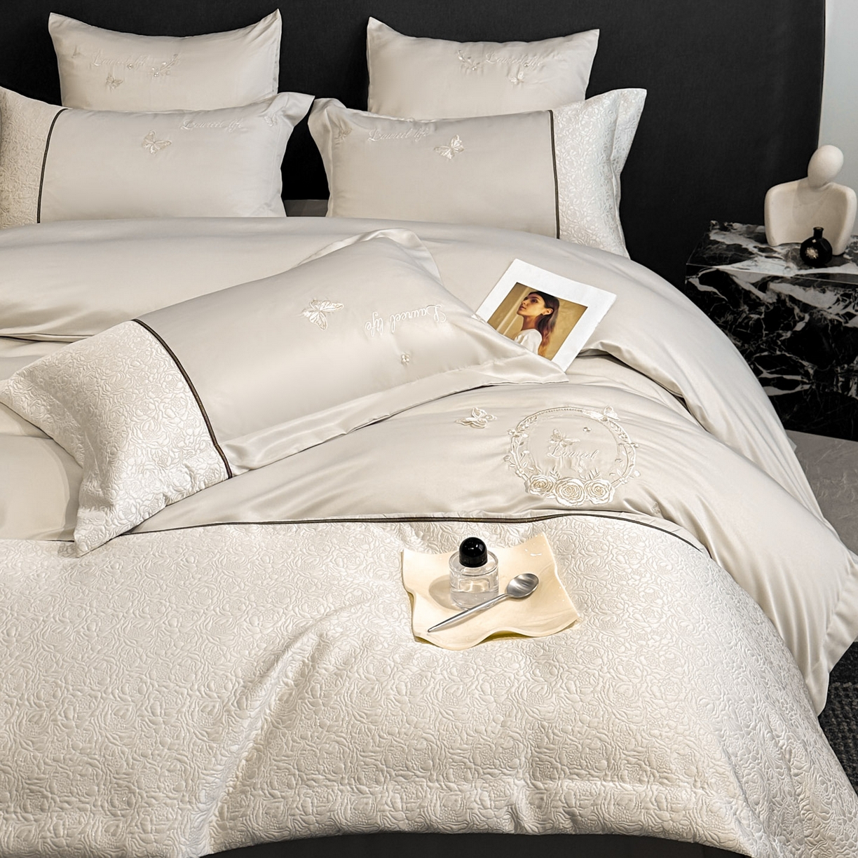 91家纺网 家纺一手货源 找家纺 七七家纺 2026新款浮雕亲肤棉刺绣四件套-迪拉系列 迪拉-香槟