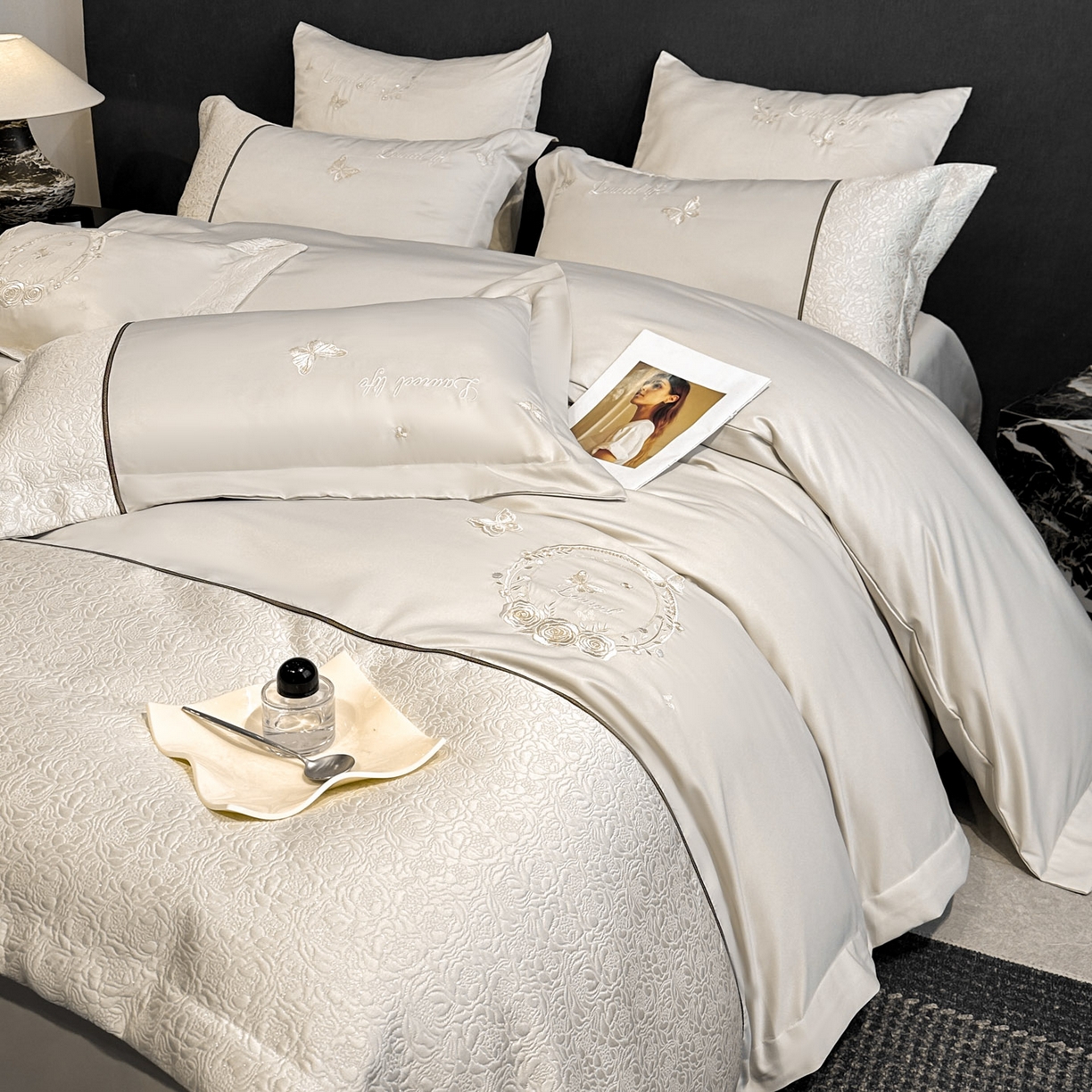 91家纺网 家纺一手货源 找家纺 七七家纺 2026新款浮雕亲肤棉刺绣四件套-迪拉系列 迪拉-香槟