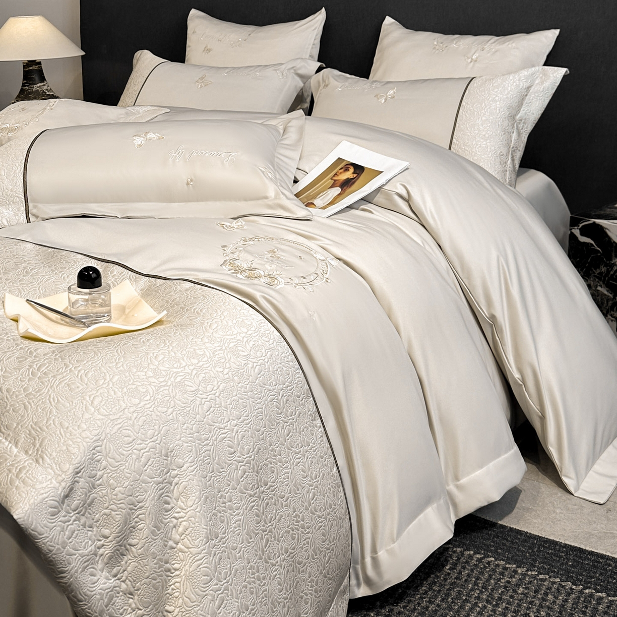 91家纺网 家纺一手货源 找家纺 七七家纺 2026新款浮雕亲肤棉刺绣四件套-迪拉系列 迪拉-香槟