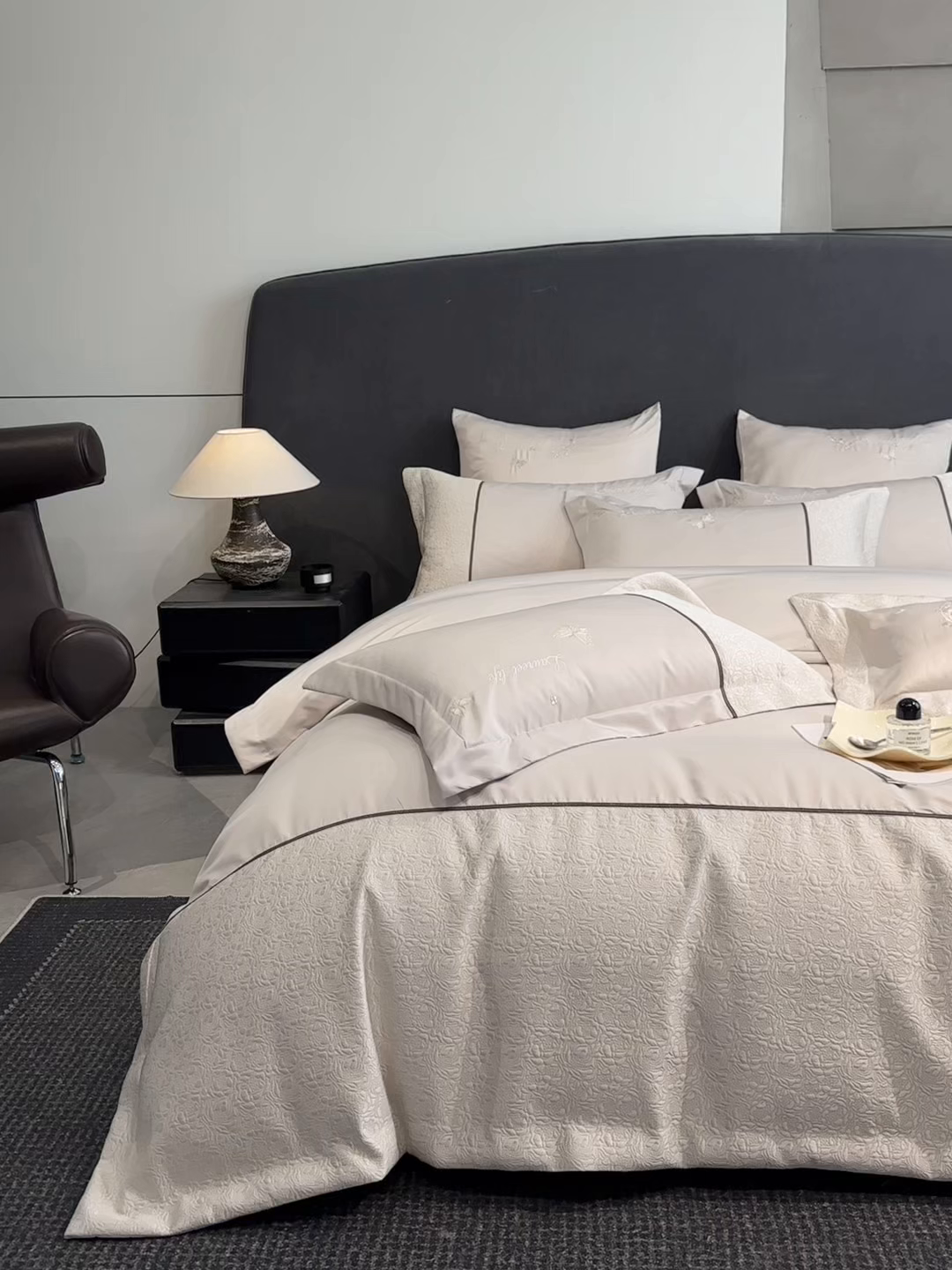 91家纺网 家纺一手货源 找家纺 七七家纺 2026新款浮雕亲肤棉刺绣四件套-迪拉系列 迪拉-香槟