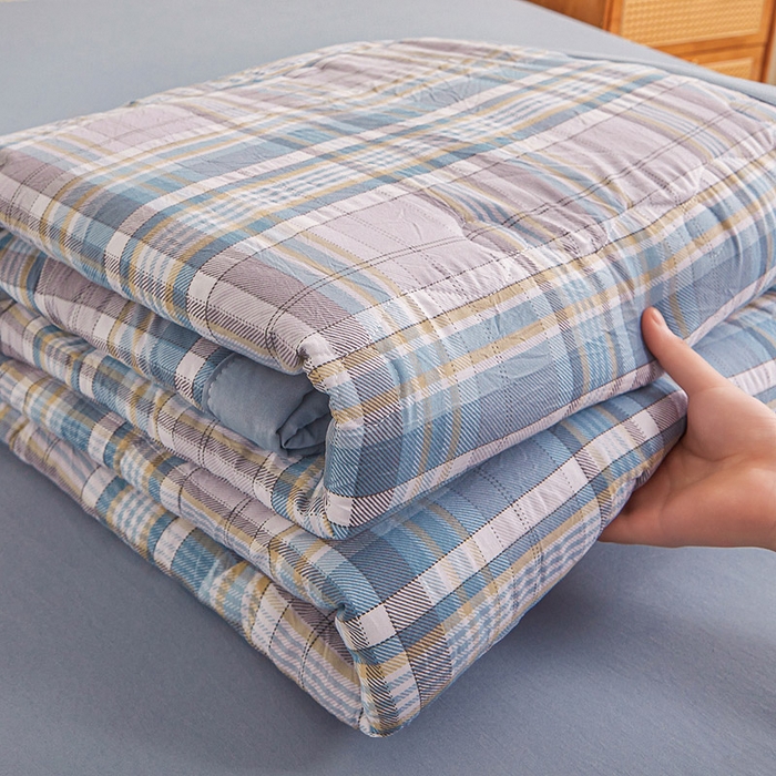 91家纺网 家纺一手货源 找家纺 西域种棉人 2026新款A类新疆棉花夏凉被加宽包边水洗棉无印格子印花吸湿透气棉花夏被空调被 格子蓝