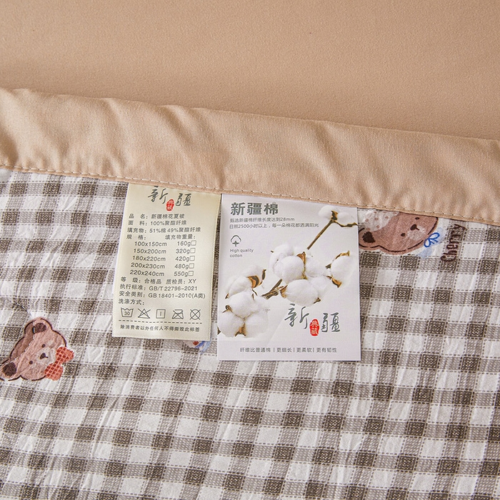 91家纺网 家纺一手货源 找家纺 西域种棉人 2026新款A类新疆棉花夏凉被加宽包边水洗棉无印格子印花吸湿透气棉花夏被空调被 格子熊