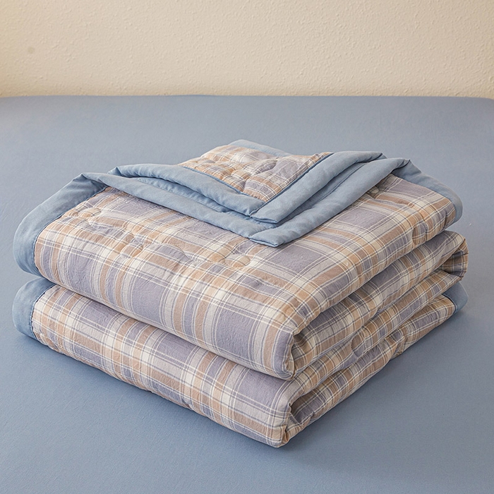 91家纺网 家纺一手货源 找家纺 西域种棉人 2026新款A类新疆棉花夏凉被加宽包边水洗棉无印格子印花吸湿透气棉花夏被空调被 格子紫