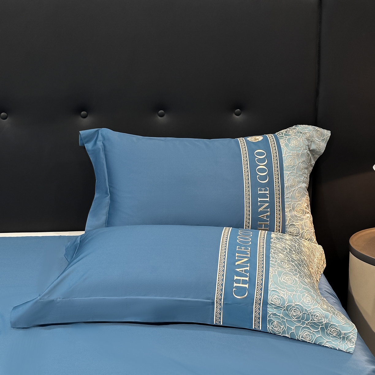 91家纺网 家纺一手货源 找家纺 置顶家纺 2026新款香芙亲肤提花刺绣四件套 香芙-宾利蓝