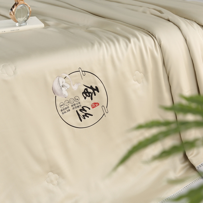 91家纺网 家纺一手货源 找家纺 薇玛仕 2026春夏新款镂空款60天丝莱赛尔蚕丝纯色夏凉被空调被 米绿