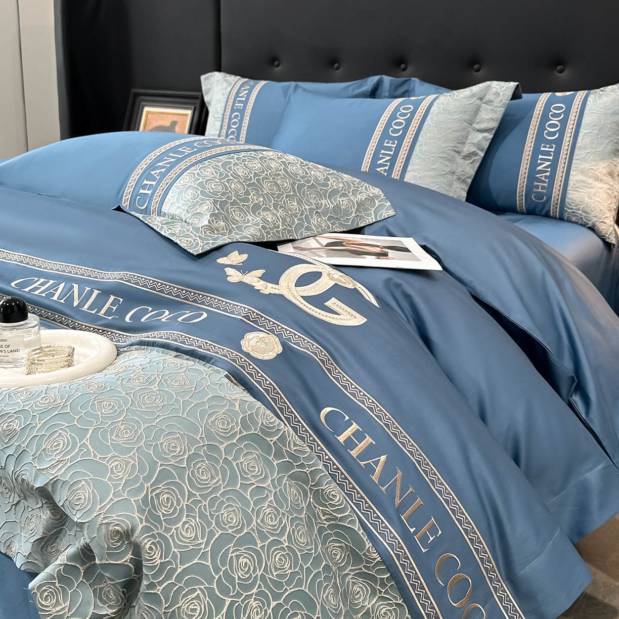 91家纺网 家纺一手货源 找家纺 置顶家纺 2026新款香芙亲肤提花刺绣四件套 香芙-宾利蓝