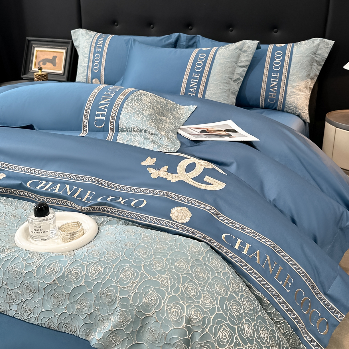 91家纺网 家纺一手货源 找家纺 置顶家纺 2026新款香芙亲肤提花刺绣四件套 香芙-宾利蓝