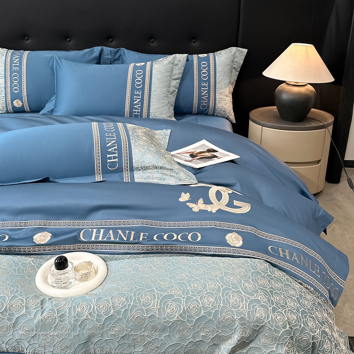 91家纺网 家纺一手货源 找家纺 置顶家纺 2026新款香芙亲肤提花刺绣四件套 香芙-宾利蓝