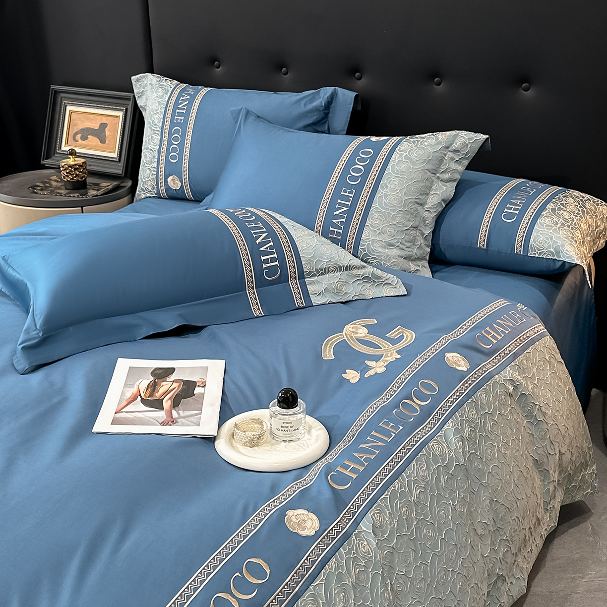 91家纺网 家纺一手货源 找家纺 置顶家纺 2026新款香芙亲肤提花刺绣四件套 香芙-宾利蓝