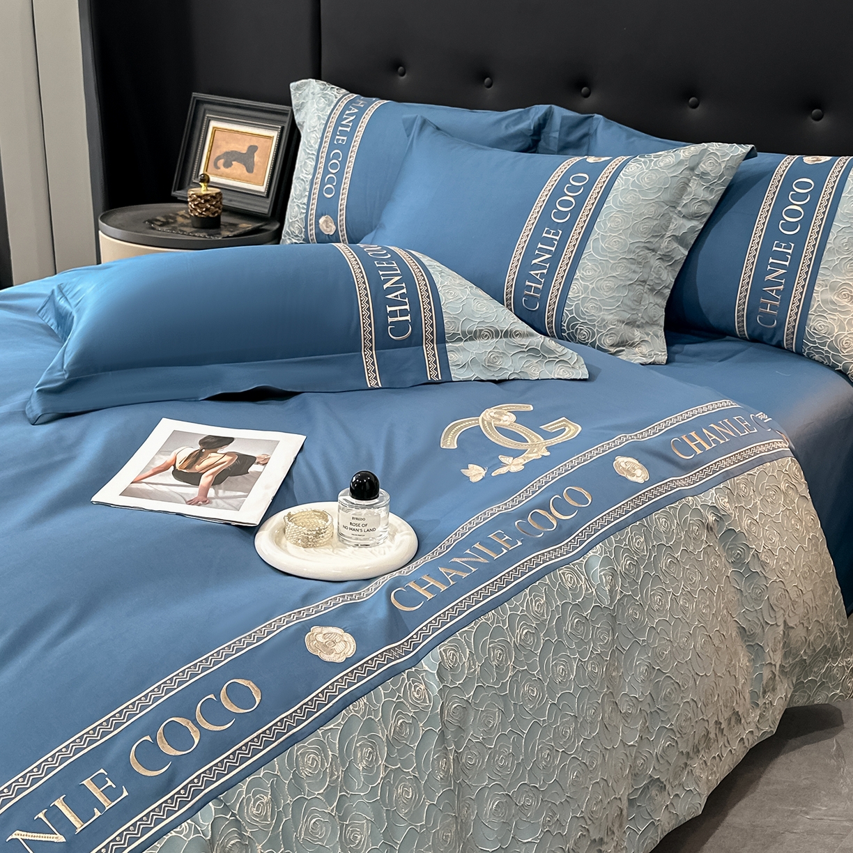 91家纺网 家纺一手货源 找家纺 置顶家纺 2026新款香芙亲肤提花刺绣四件套 香芙-宾利蓝