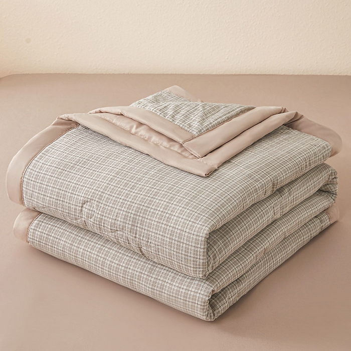 91家纺网 家纺一手货源 找家纺 西域种棉人 2026新款A类新疆棉花夏凉被加宽包边水洗棉无印格子印花吸湿透气棉花夏被空调被 小格灰