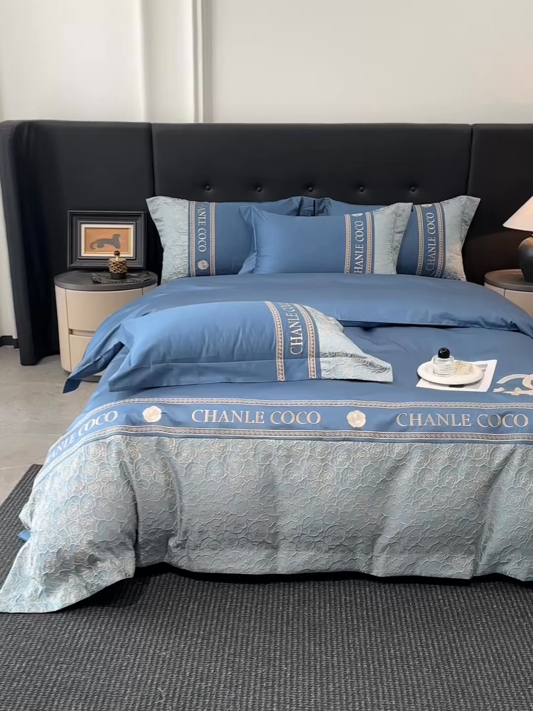 91家纺网 家纺一手货源 找家纺 置顶家纺 2026新款香芙亲肤提花刺绣四件套 香芙-宾利蓝