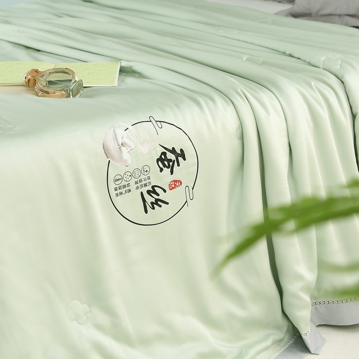 91家纺网 家纺一手货源 找家纺 薇玛仕 2026春夏新款镂空款60天丝莱赛尔蚕丝纯色夏凉被空调被 嫩绿