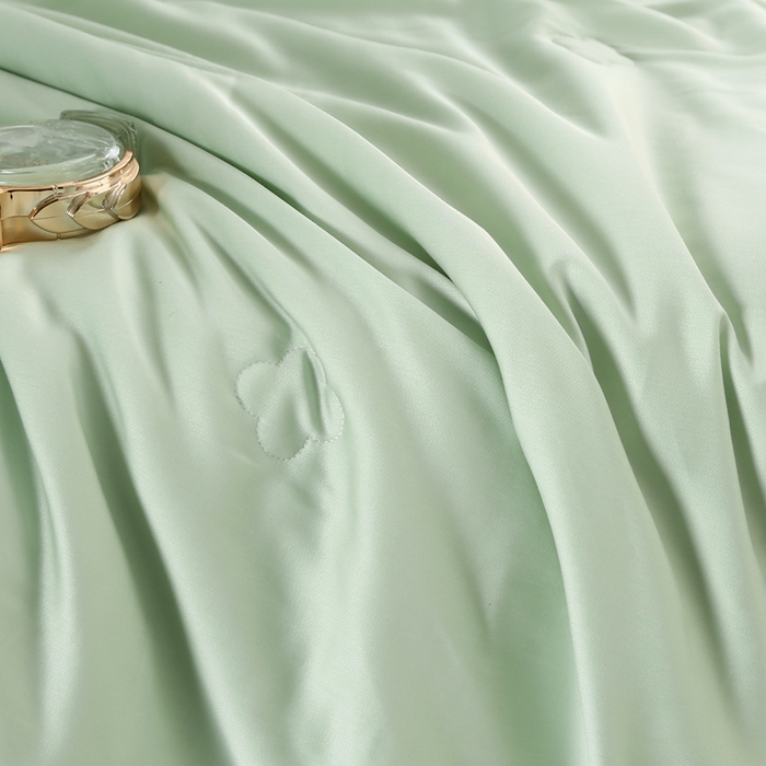 91家纺网 家纺一手货源 找家纺 薇玛仕 2026春夏新款镂空款60天丝莱赛尔蚕丝纯色夏凉被空调被 嫩绿