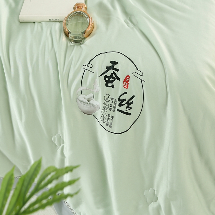 91家纺网 家纺一手货源 找家纺 薇玛仕 2026春夏新款镂空款60天丝莱赛尔蚕丝纯色夏凉被空调被 嫩绿