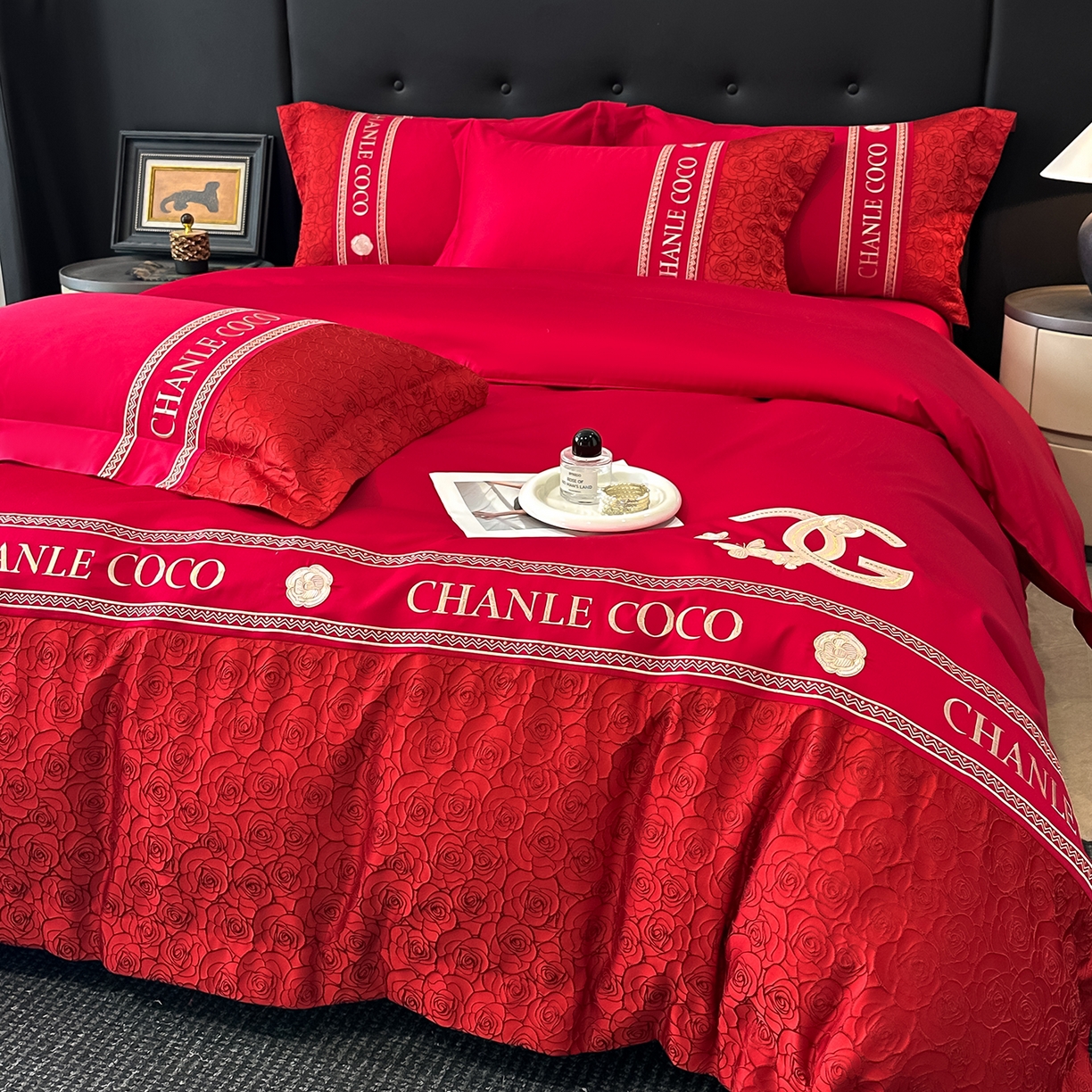 91家纺网 家纺一手货源 找家纺 置顶家纺 2026新款香芙亲肤提花刺绣四件套 香芙-大红