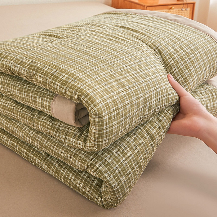 91家纺网 家纺一手货源 找家纺 西域种棉人 2026新款A类新疆棉花夏凉被加宽包边水洗棉无印格子印花吸湿透气棉花夏被空调被 小格绿