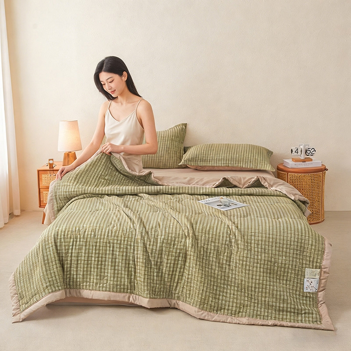 91家纺网 家纺一手货源 找家纺 西域种棉人 2026新款A类新疆棉花夏凉被加宽包边水洗棉无印格子印花吸湿透气棉花夏被空调被 小格绿