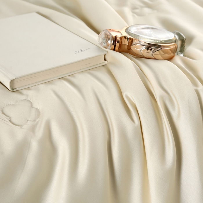 91家纺网 家纺一手货源 找家纺 薇玛仕 2026春夏新款镂空款60天丝莱赛尔蚕丝纯色夏凉被空调被 乳白