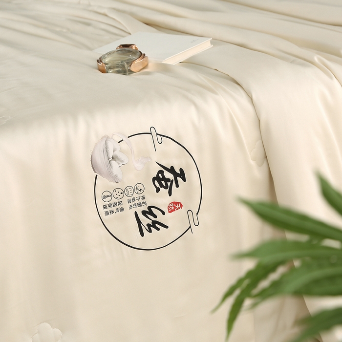 91家纺网 家纺一手货源 找家纺 薇玛仕 2026春夏新款镂空款60天丝莱赛尔蚕丝纯色夏凉被空调被 乳白