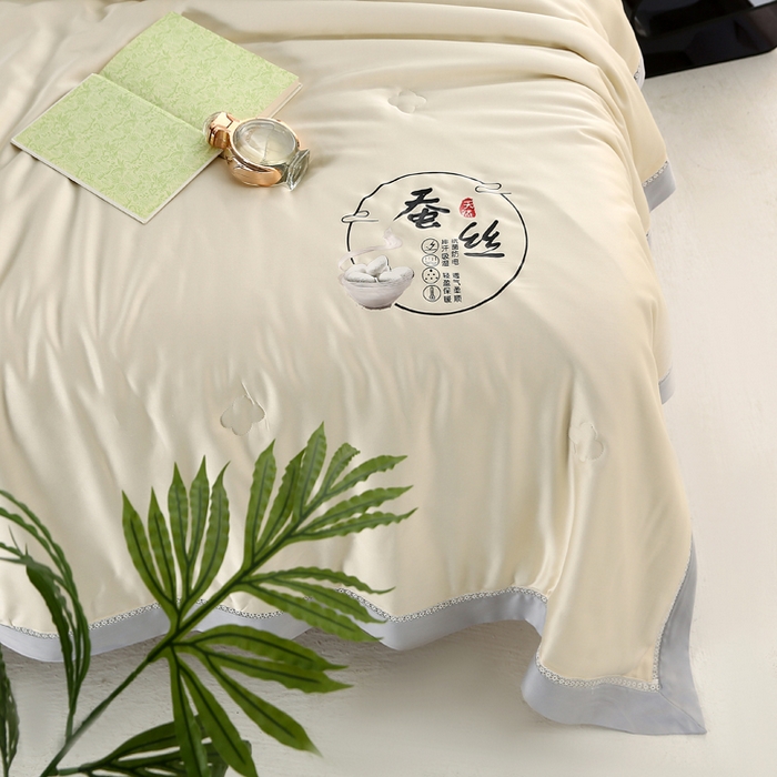 91家纺网 家纺一手货源 找家纺 薇玛仕 2026春夏新款镂空款60天丝莱赛尔蚕丝纯色夏凉被空调被 乳白