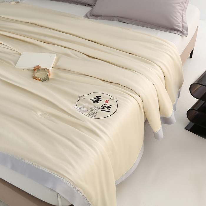 91家纺网 家纺一手货源 找家纺 薇玛仕 2026春夏新款镂空款60天丝莱赛尔蚕丝纯色夏凉被空调被 乳白