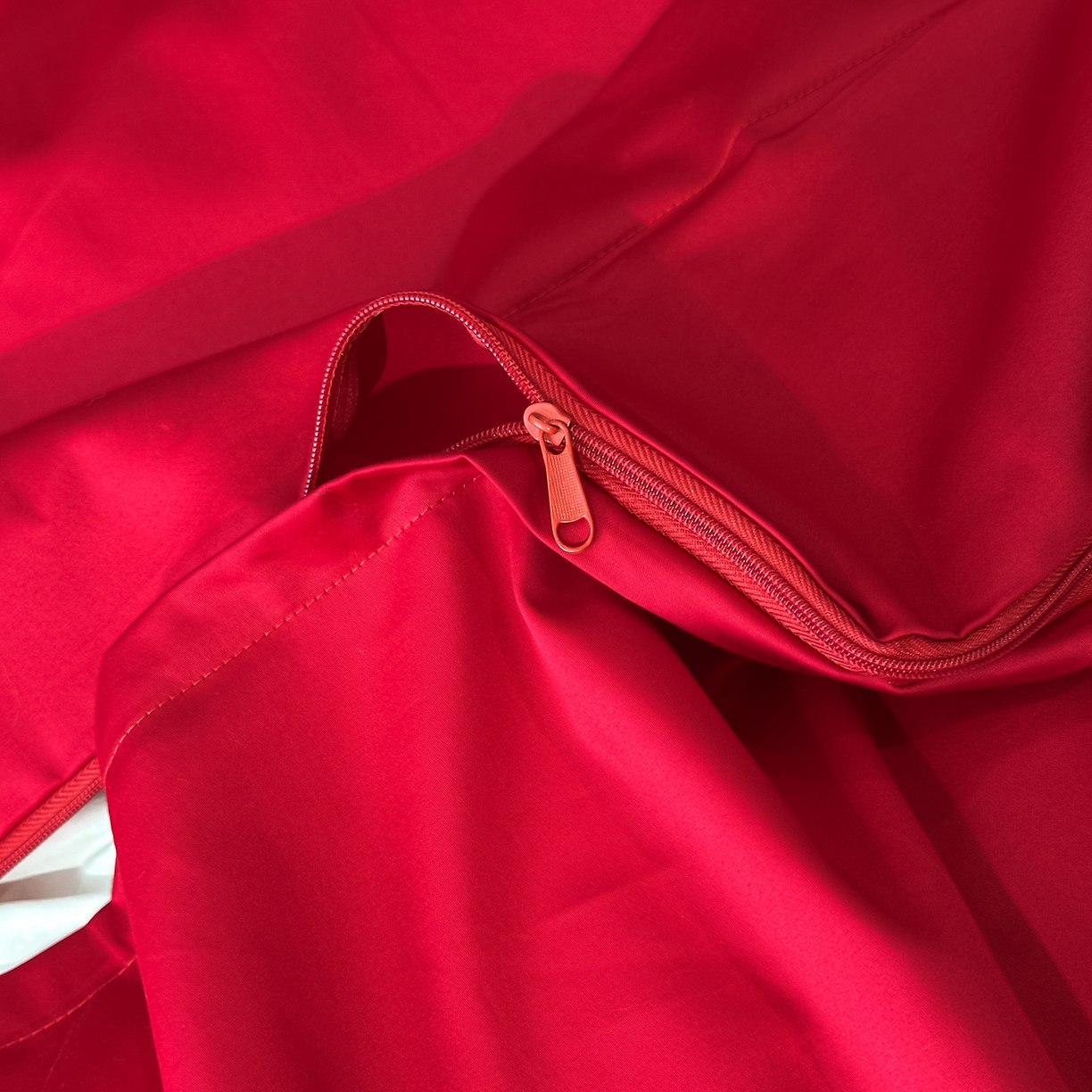 91家纺网 家纺一手货源 找家纺 置顶家纺 2026新款香芙亲肤提花刺绣四件套 香芙-大红