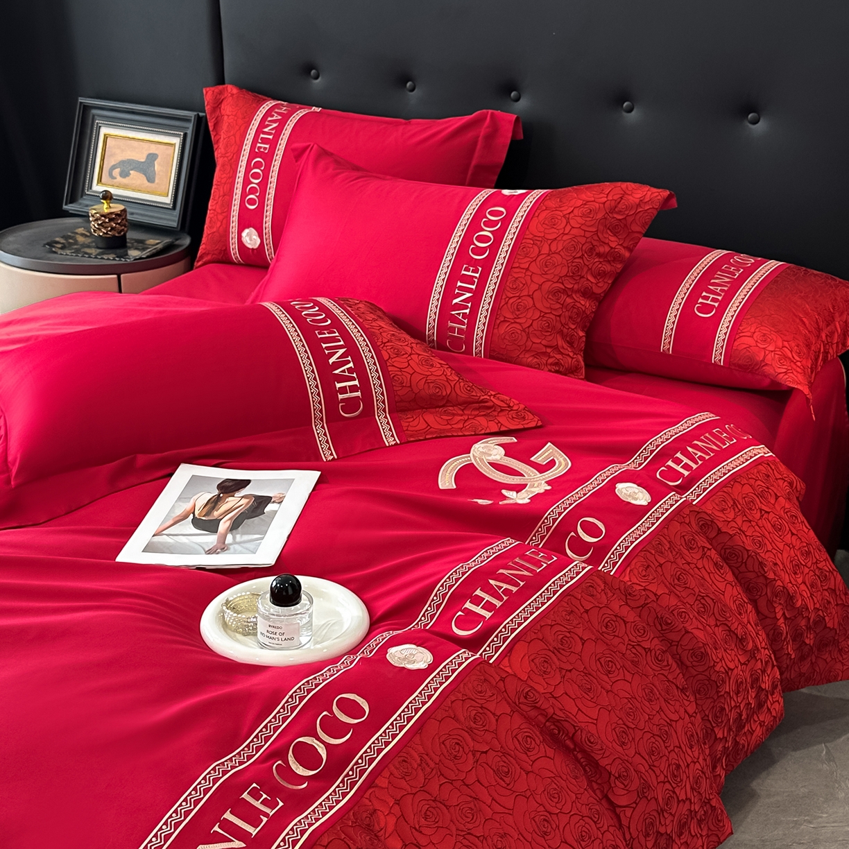 91家纺网 家纺一手货源 找家纺 置顶家纺 2026新款香芙亲肤提花刺绣四件套 香芙-大红