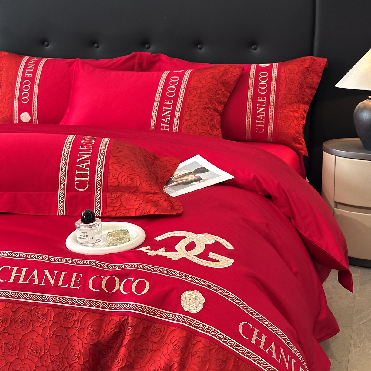 91家纺网 家纺一手货源 找家纺 置顶家纺 2026新款香芙亲肤提花刺绣四件套 香芙-大红