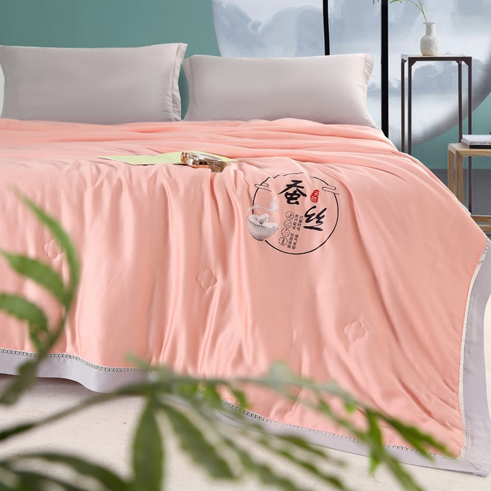 91家纺网 家纺一手货源 找家纺 薇玛仕 2026春夏新款镂空款60天丝莱赛尔蚕丝纯色夏凉被空调被 西柚粉